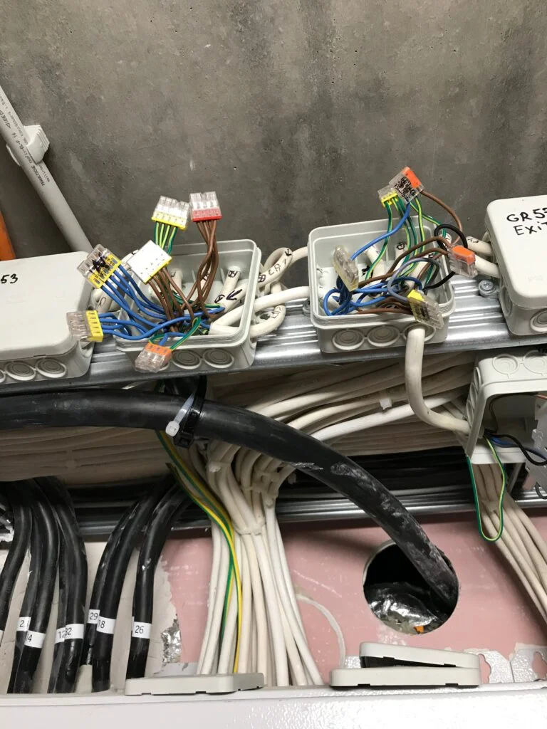 Elektritööd - Harukarpide ühendamine