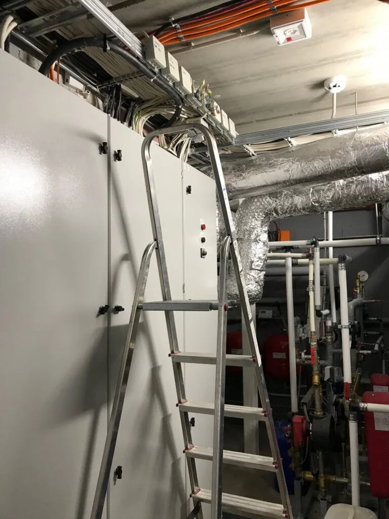 Elektritööd - Tulekindlad kaablid ja kilbi kohal kaabliredel