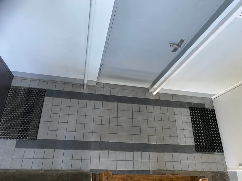 Ehitustööd - Trepikoja plaatimine