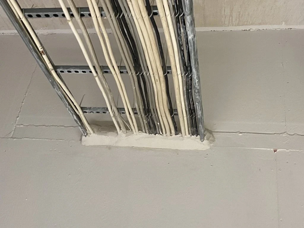 kaabliredeli läbiviik